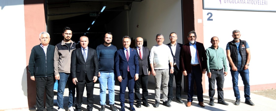 Rektörümüzden Meslek Yüksekokulumuz Bünyesinde Kurulan İleri ve Geri Dönüşüm Atölyesine İnceleme Ziyareti